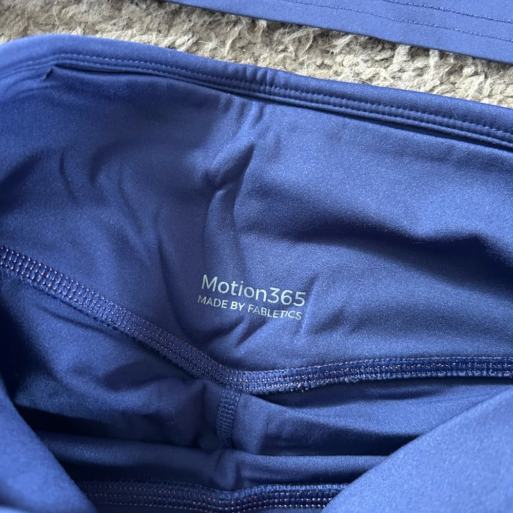 Fabletics matching set - Picture 2 of 4